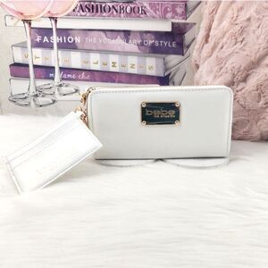 {Bebe} White Wallet and Card Case